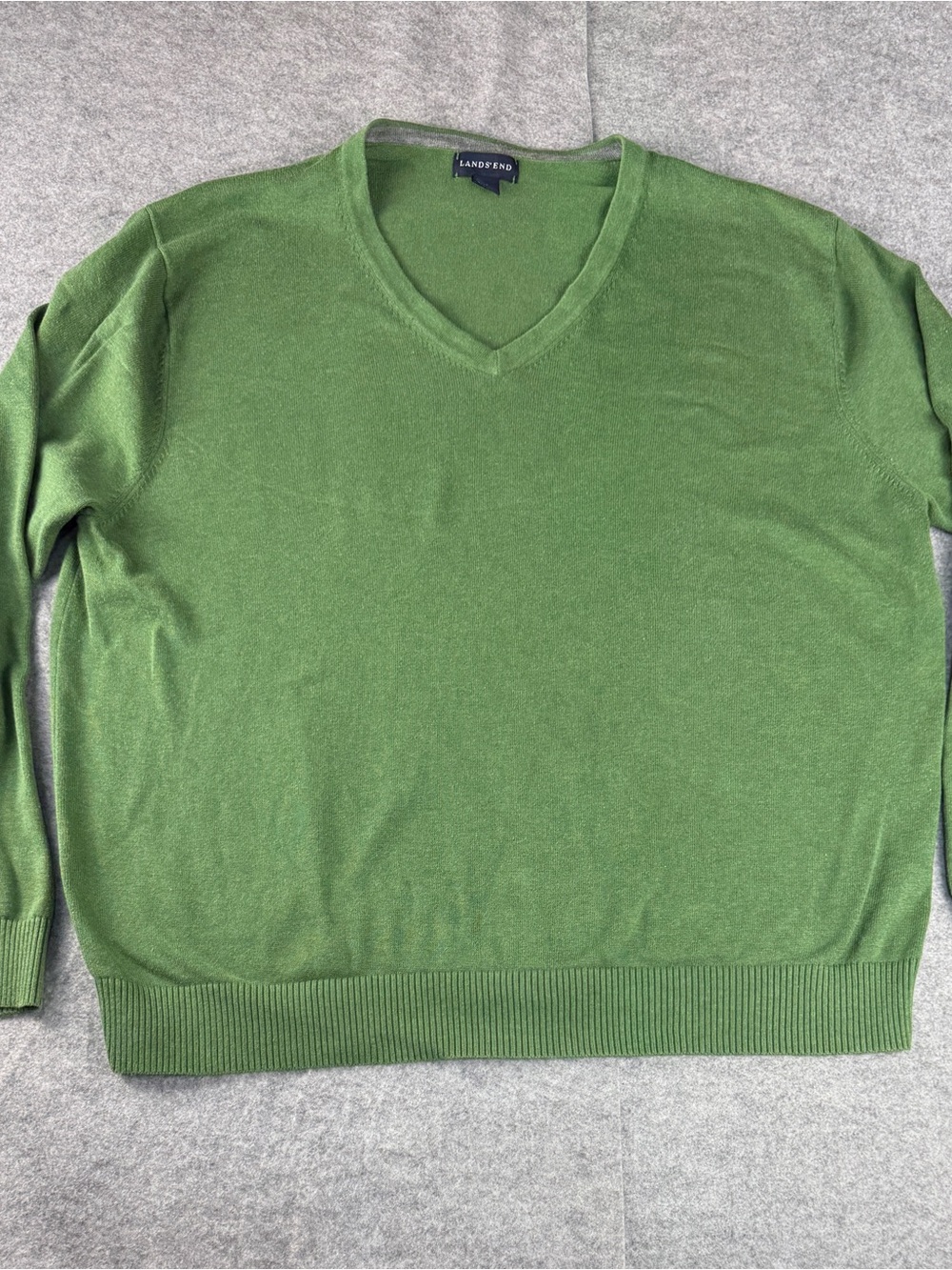 Green V-Neck Sweater | Lands’ End Men’s XL | Lollie Closet